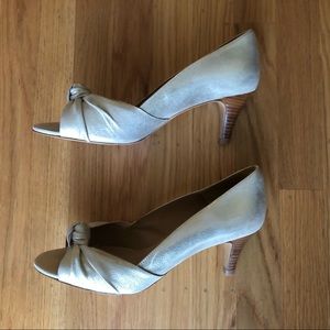 Sézane low gold peep tow heels